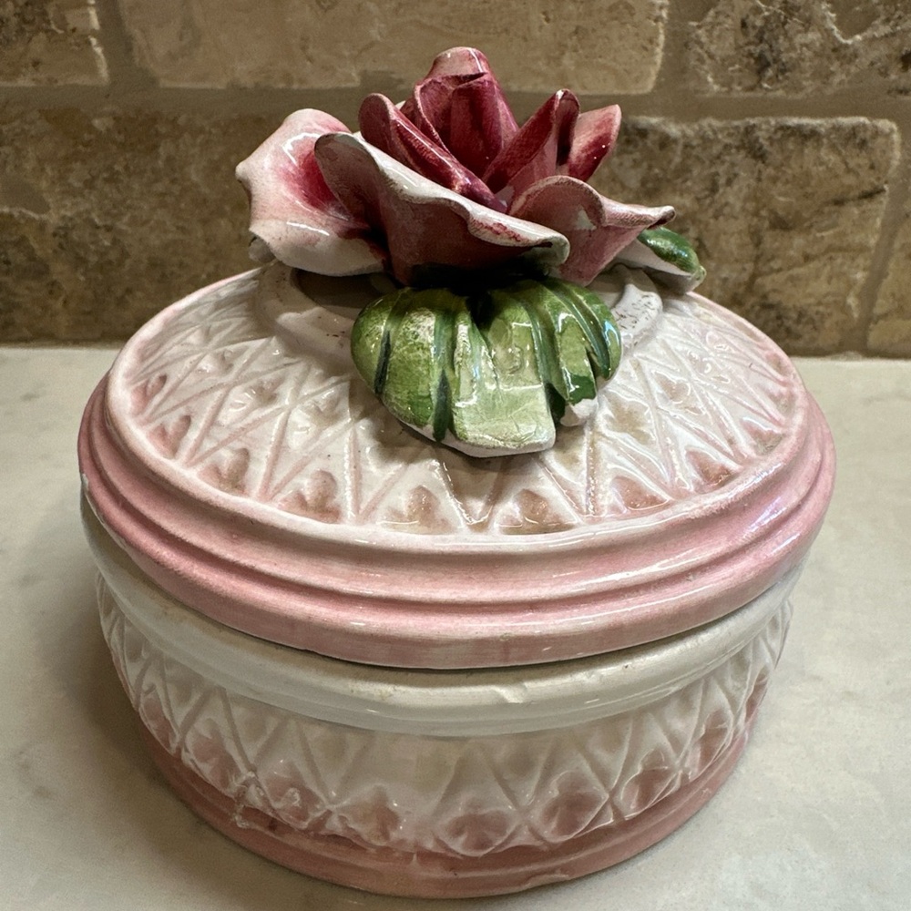 Capodimonte Porcelain Trinket Box W/Rose Pink/White Quilted Pattern Italy